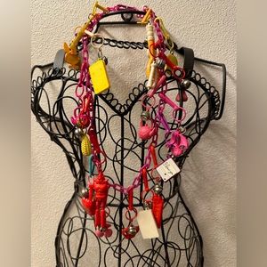Vintage 80s plastic charm necklace- 20 charms !!!